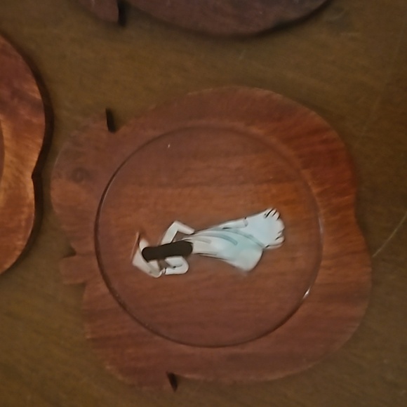 Vintage 1960s Set of Six Mother of Pearl Japanese Lady Floral Coaster Set - Picture 5 of 15